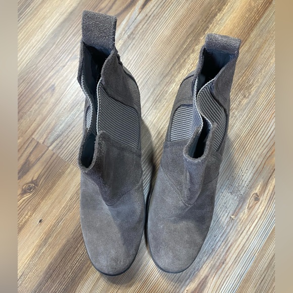 UGG Heeled Boots - Picture 3 of 8